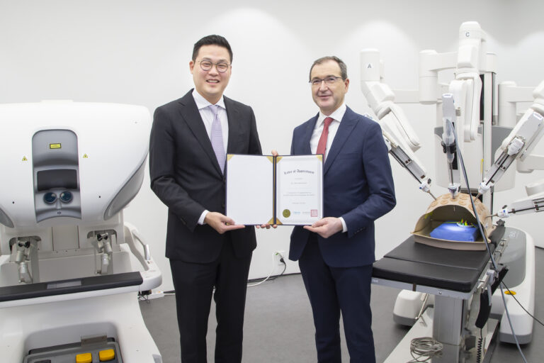 Jay-Joonkoo-Kim-and-Prof.-Dr.-Ali-Gozen-