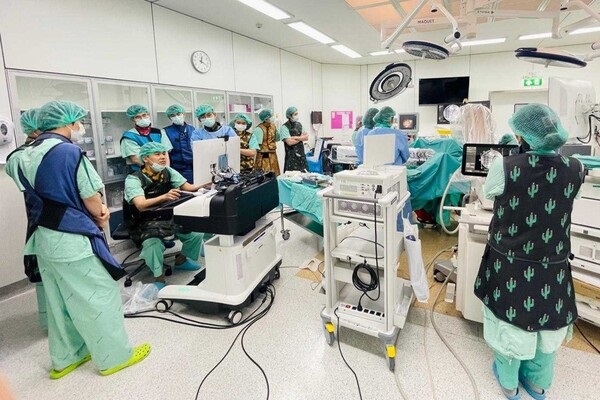 ROEN Surgical Announces First Oversea Clinical Live of its Zamenix Robot