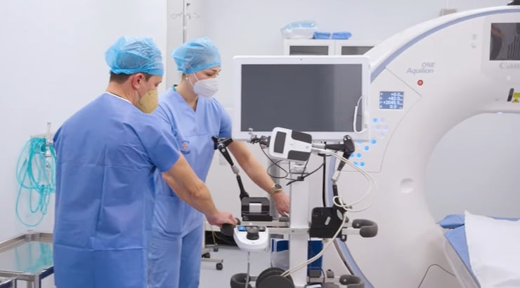 Full-fledged miniature robot for needle-based interventions