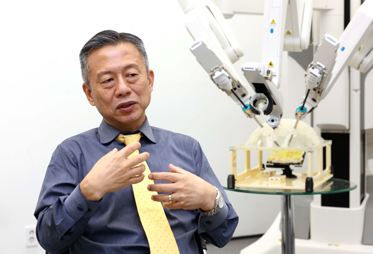 Ho Kun Lee, Executive Vice President and Head of the Surgical Robot Division at meerecompany, during an interview with etoday.