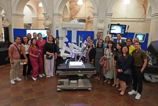 Guy’s and St Thomas’ NHS Foundation Trust celebrates 10,000 robotic surgeries with the da Vinci® Surgical System