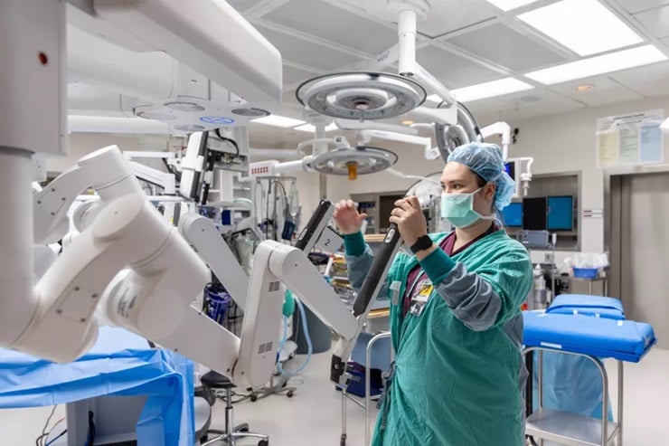UI Health Care using a surgical robot