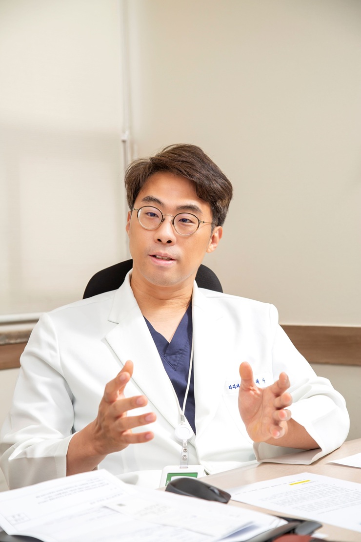 Jae Seung Kang, a surgeon in the Department of Surgery at Hongik Hospital,