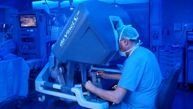 Robotic heart surgery at Medicana Health Group via FL Comms